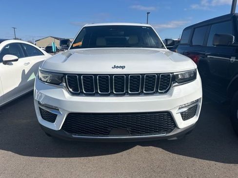 Used 2023 Jeep Grand Cherokee Limited image 3