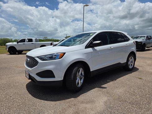 Used 2024 Ford Edge SE AWD/4WD image 3