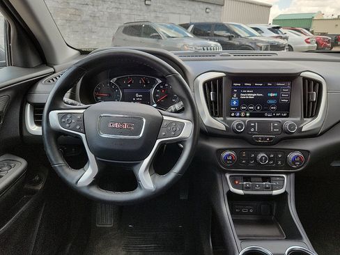 Used 2024 GMC Terrain SLT image 6