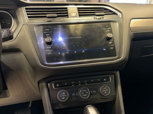 Used 2021 Volkswagen Tiguan SE w/ Panoramic Sunroof Package image 21