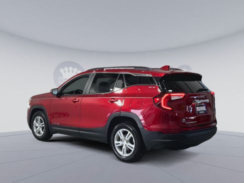Used 2023 GMC Terrain SLE w/ Driver Convenience Package FWD image 8