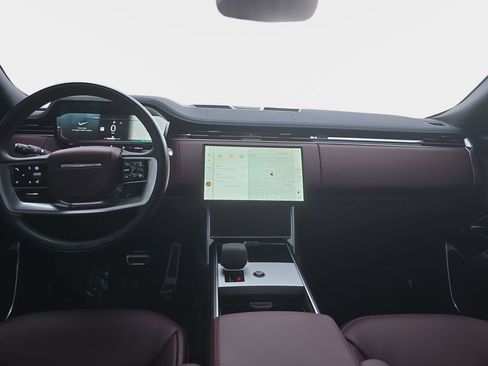 Used 2025 Land Rover Range Rover SE AWD/4WD image 10