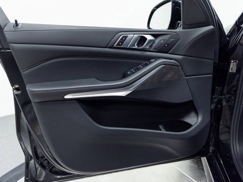 Used 2022 BMW X5 xDrive40i w/ M Sport Package image 11