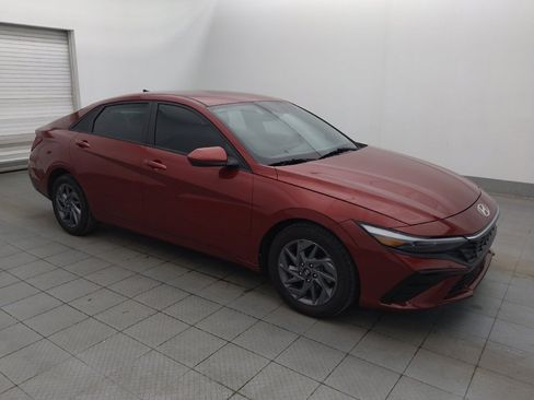 Used 2024 Hyundai Elantra SEL image 11