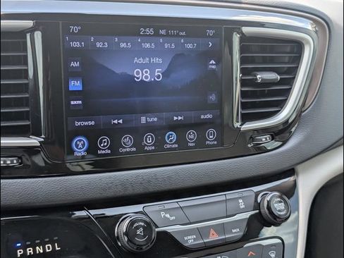Used 2017 Chrysler Pacifica Touring-L Plus FWD image 14