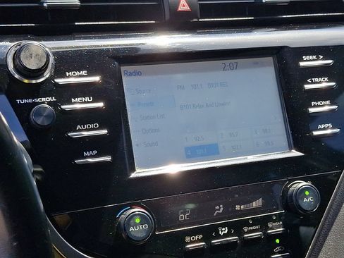 Used 2019 Toyota Camry SE FWD image 16