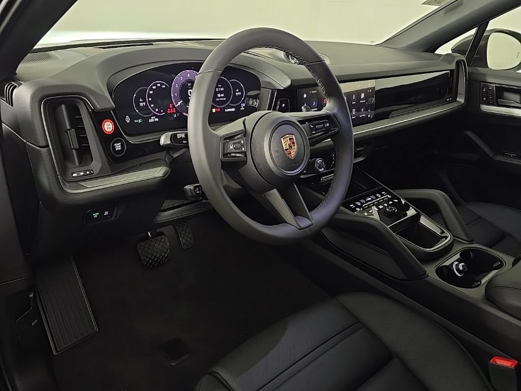 Certified 2025 Porsche Cayenne E-Hybrid Coupe AWD/4WD image 4