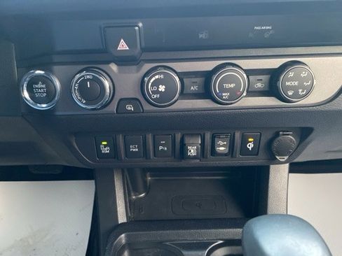 Used 2019 Toyota Tacoma TRD Sport image 32