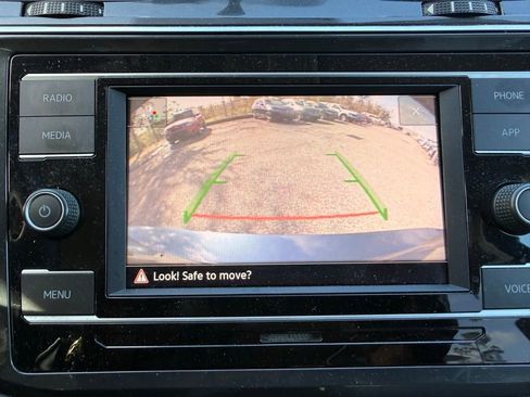 Used 2020 Volkswagen Tiguan S image 25