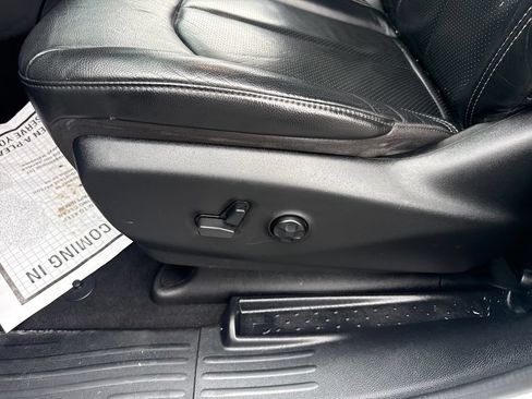 Used 2021 Chrysler Pacifica Touring-L w/ Uconnect Theater Family Group FWD image 31