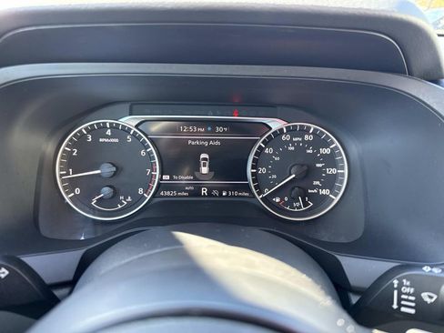 Used 2024 Nissan Pathfinder S image 32