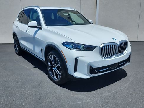 New 2026 BMW X5 sDrive40i w/ Premium Package RWD image 2