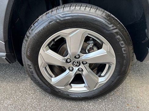 Used 2020 Toyota RAV4 Limited AWD/4WD image 20