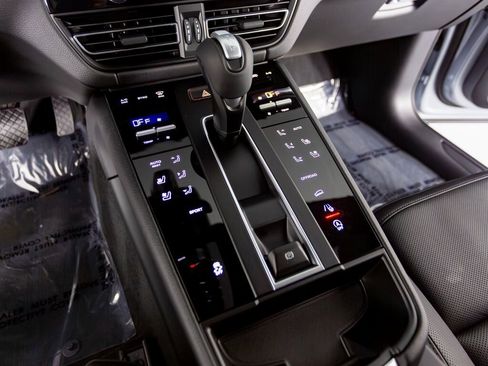 New 2026 Porsche Macan image 23