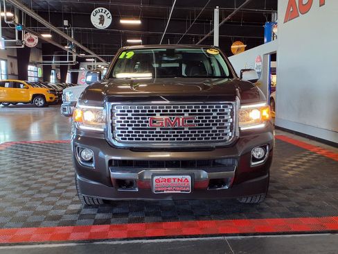 Used 2019 GMC Canyon Denali image 2