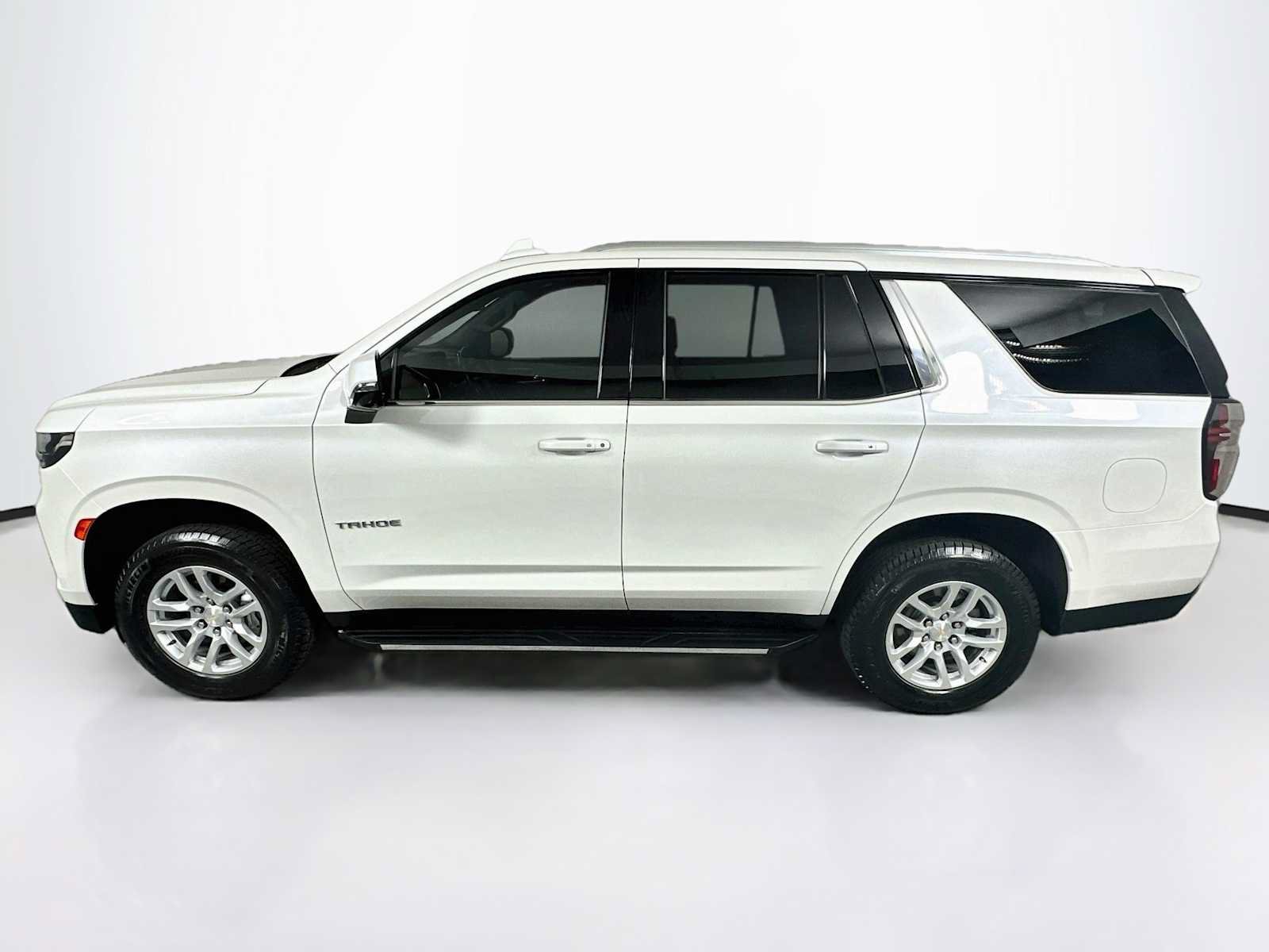 Used 2021 Chevrolet Tahoe LT w/ Luxury Package RWD image 2