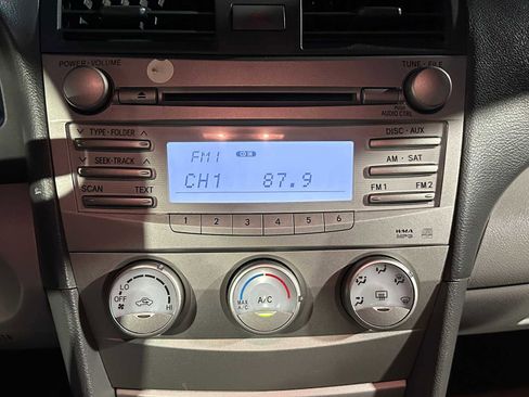 Used 2011 Toyota Camry LE image 26