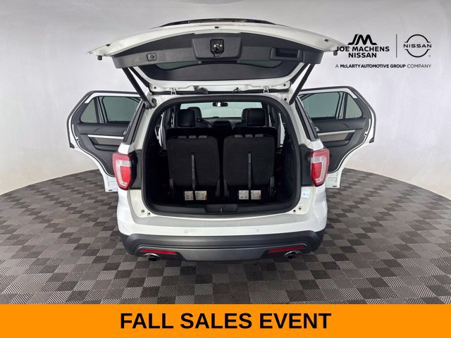Used 2017 Ford Explorer XLT w/ Equipment Group 202A AWD/4WD image 21