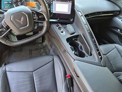 Used 2025 Chevrolet Corvette Stingray Preferred Conv w/ Z51 Performance Package RWD image 17