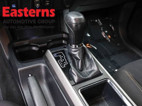 Used 2018 Toyota Tacoma SR5 AWD/4WD image 12