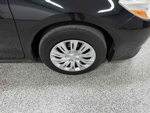 Used 2017 Toyota Camry LE FWD image 36