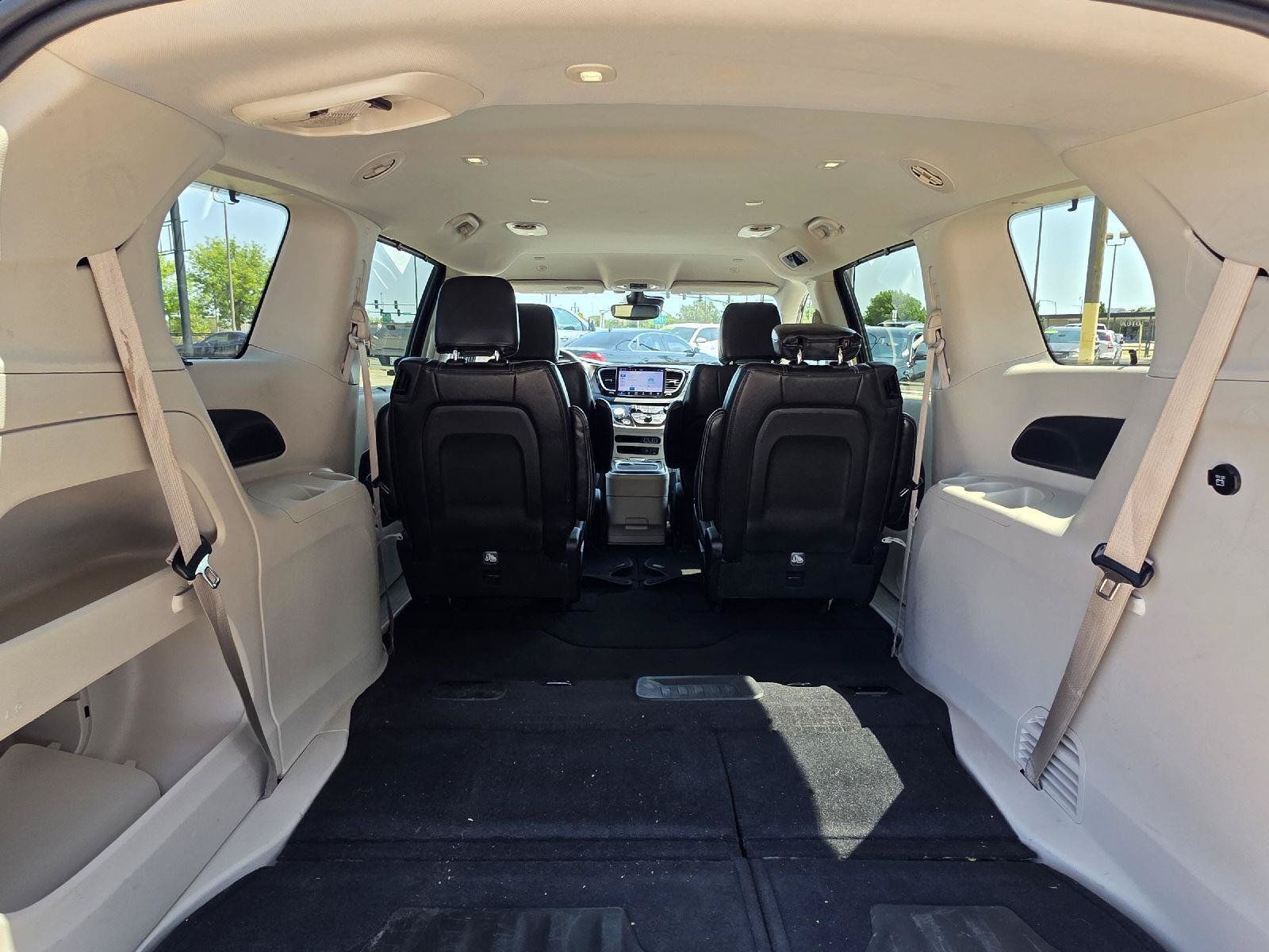 Used 2022 Chrysler Pacifica Touring-L FWD image 29