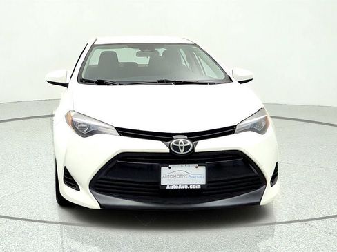 Used 2018 Toyota Corolla LE FWD image 2