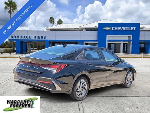 Used 2024 Hyundai Elantra SEL FWD image 4