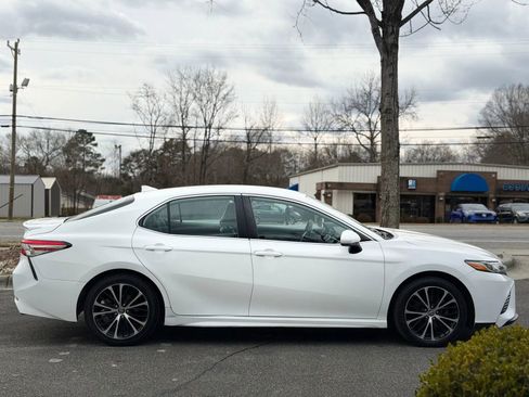 Used 2019 Toyota Camry SE FWD image 7