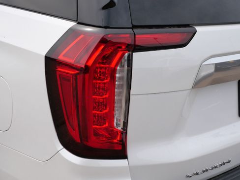 Used 2023 GMC Yukon XL Denali w/ Denali Reserve Package AWD/4WD image 17