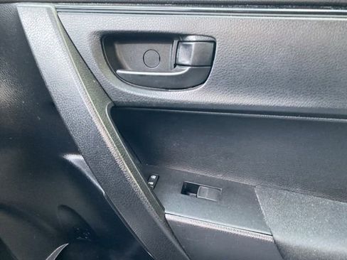 Used 2018 Toyota Corolla L image 19