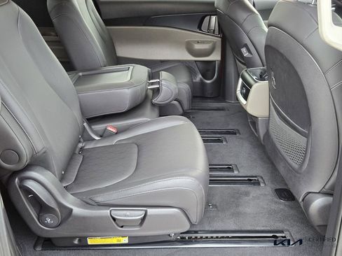 Used 2026 Kia Carnival FWD image 17