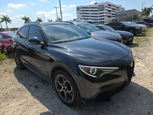 Used 2022 Alfa Romeo Stelvio Veloce image 5