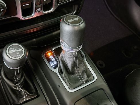 Used 2021 Jeep Wrangler Sahara image 24