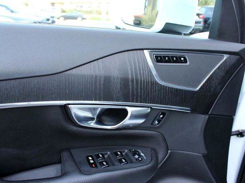 Used 2020 Volvo XC90 T6 Momentum image 9