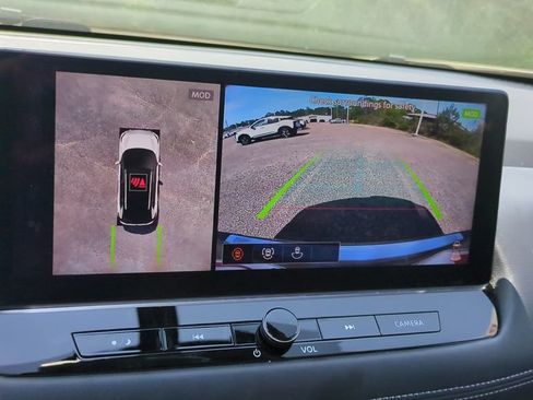 Used 2025 Nissan Rogue SL w/ Tech Package image 25