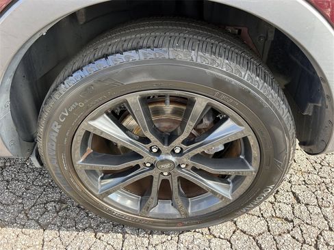 Used 2018 Ford Explorer XLT w/ Equipment Group 202A image 16