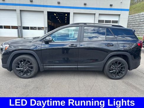 Used 2024 GMC Terrain SLE w/ Driver Convenience Package AWD/4WD image 2