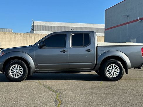 Used 2020 Nissan Frontier SV image 9