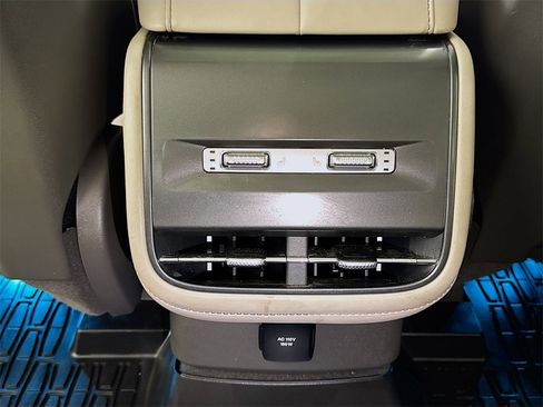 Used 2024 Lincoln Nautilus Reserve w/ Equipment Group 202A image 25