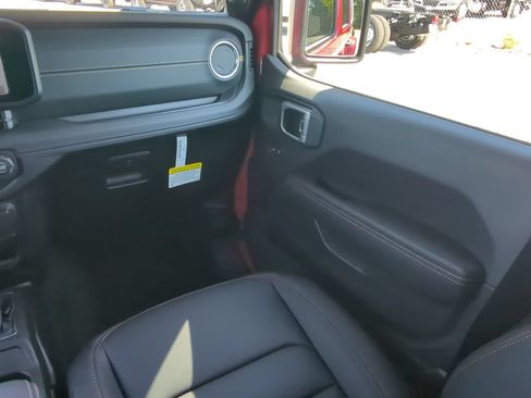 New 2026 Jeep Wrangler Unlimited Sahara AWD/4WD image 15