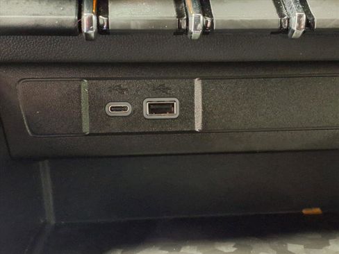 Used 2023 Chevrolet Colorado Trail Boss image 15