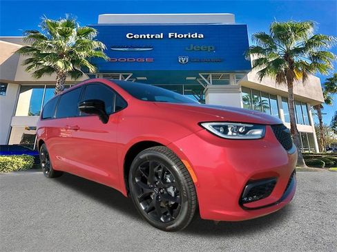 New 2026 Chrysler Pacifica Limited w/ S Appearance Package image 2