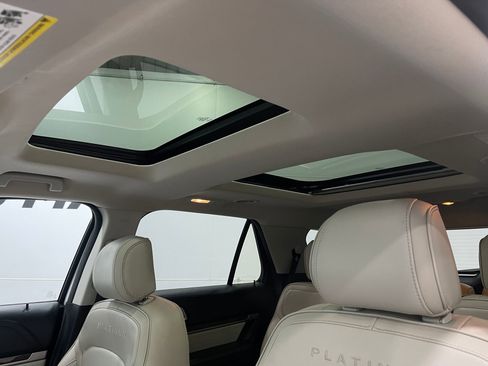 Used 2016 Ford Explorer Platinum image 12