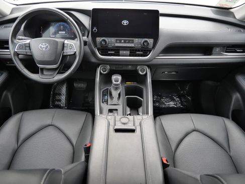 Used 2024 Toyota Grand Highlander XLE image 10