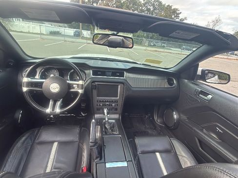 Used 2010 Ford Mustang GT Premium image 11