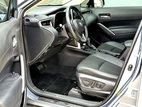 Used 2022 Toyota Corolla Cross XLE w/ Convenience Package FWD image 10