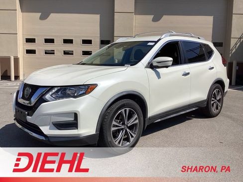 Used 2019 Nissan Rogue SV w/ Premium Package FWD image 3