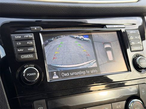 Used 2016 Nissan Rogue SV w/ SV Premium Package image 27