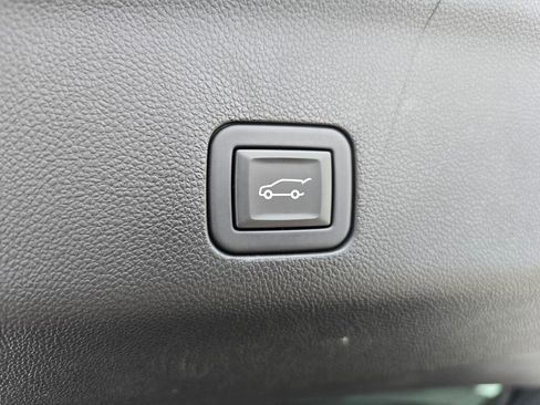 Used 2023 GMC Yukon Denali Ultimate image 23